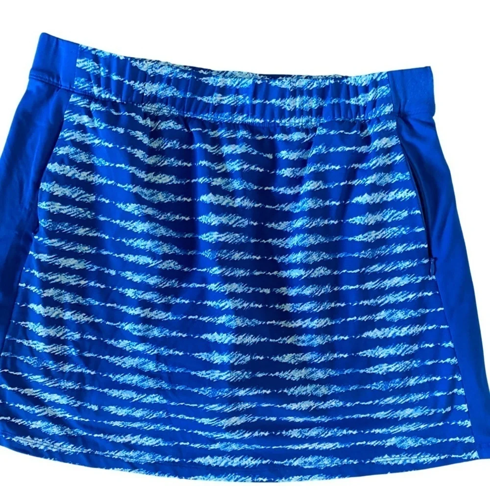 J McLaughlin Palm Springs Skort - S blue white design , nylon spandex